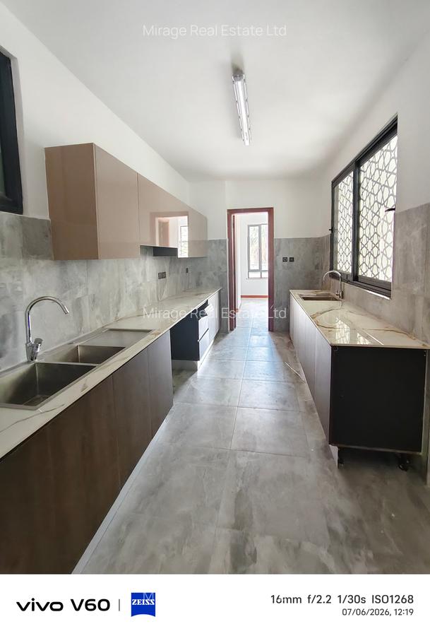 3 Bed Apartment with En Suite in Riverside - 9