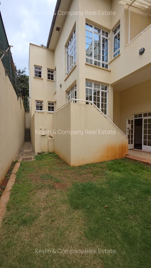 4 Bed Villa with En Suite in Kyuna - 11