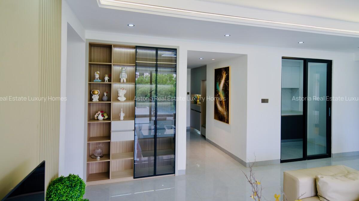 3 Bed Apartment with En Suite at 2026-404 - 9
