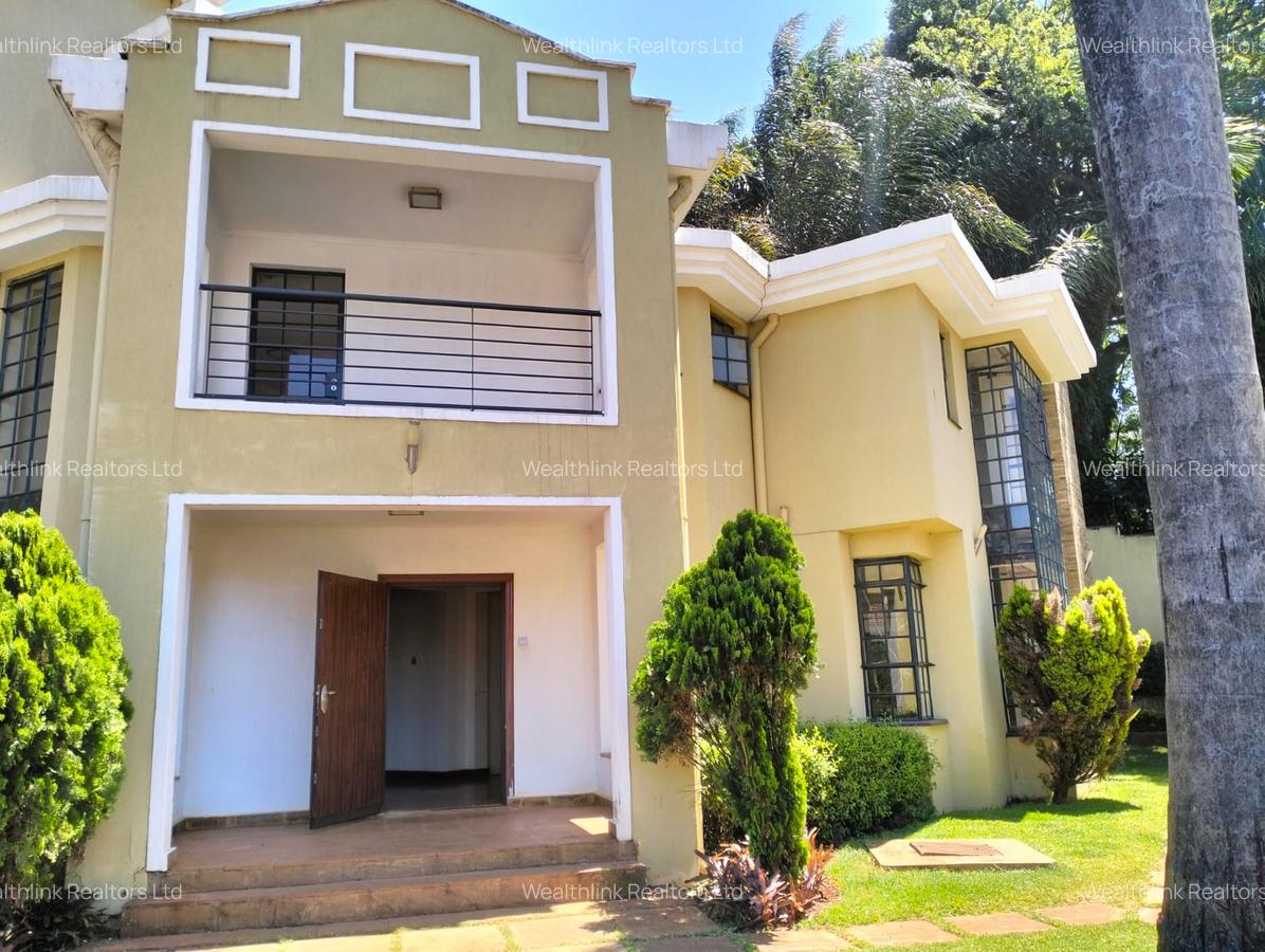 5 Bed Townhouse with En Suite at Lavington - 2