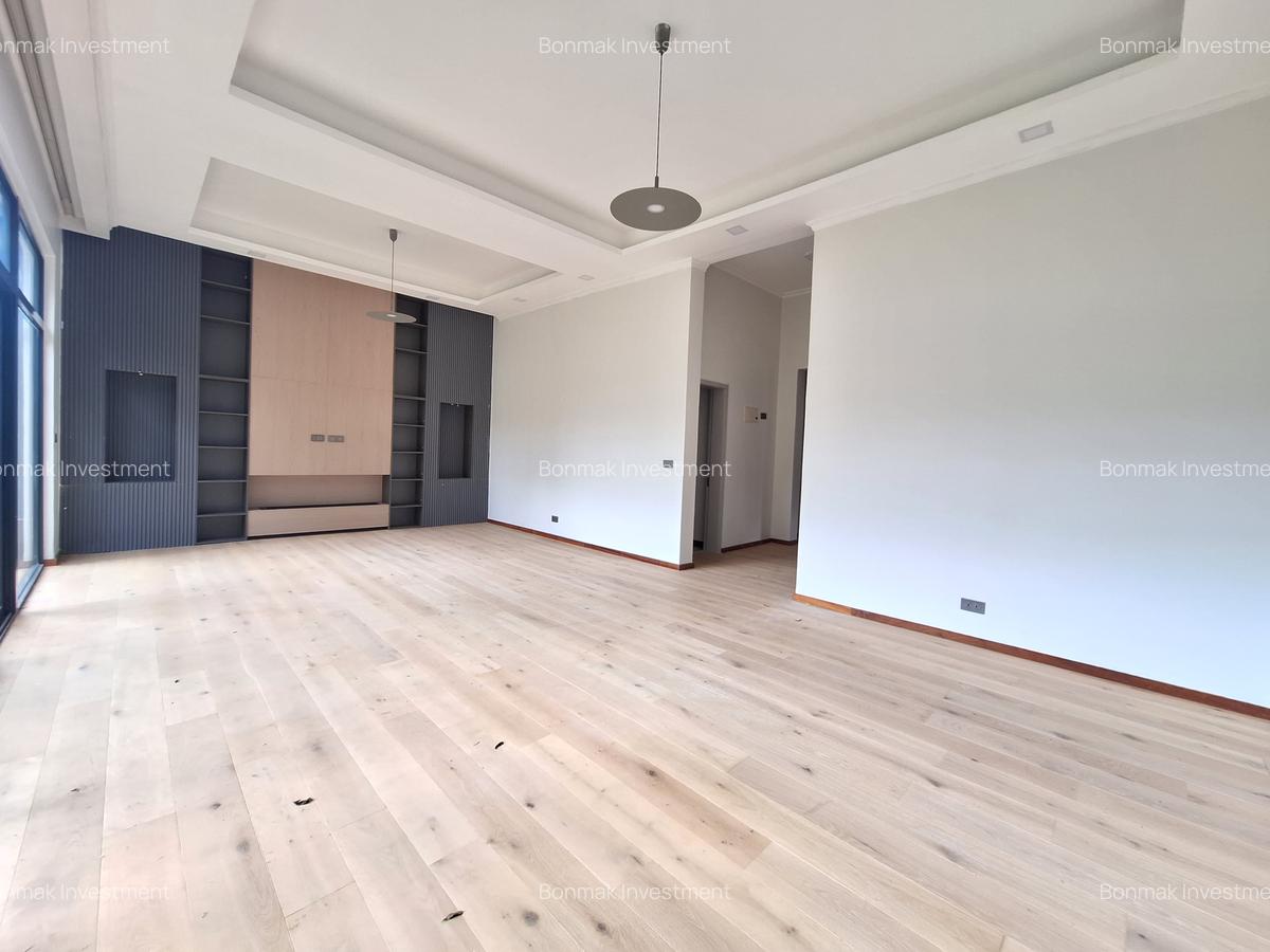5 Bed Townhouse with En Suite at Lavington Green - 6