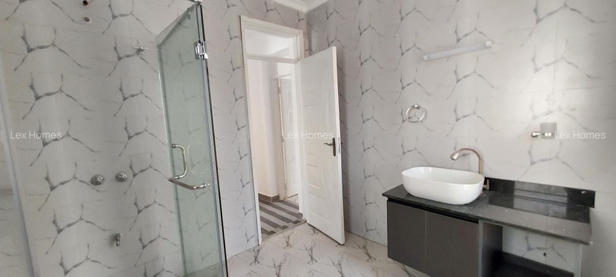 4 Bed House with En Suite at Rimpa Road - 15