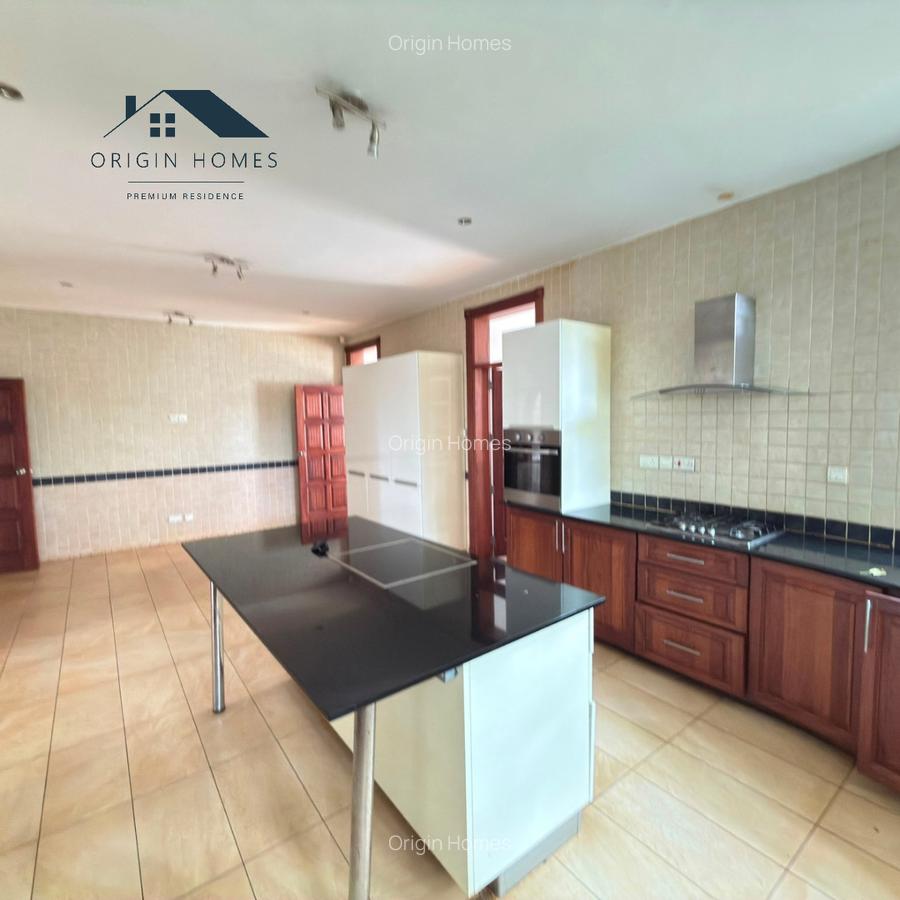 5 Bed House with En Suite at Rosslyn - 7