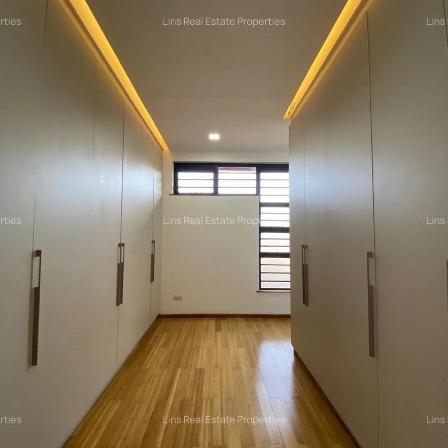 3 Bed House with En Suite in Rosslyn - 5