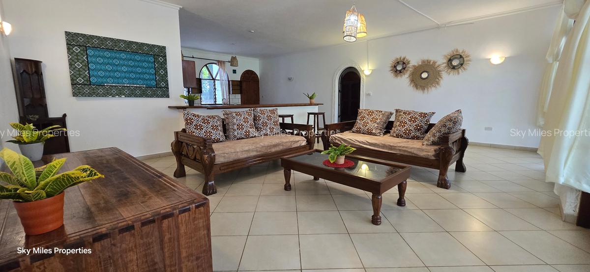 Serviced 3 Bed Apartment with En Suite at La-Marina - 7
