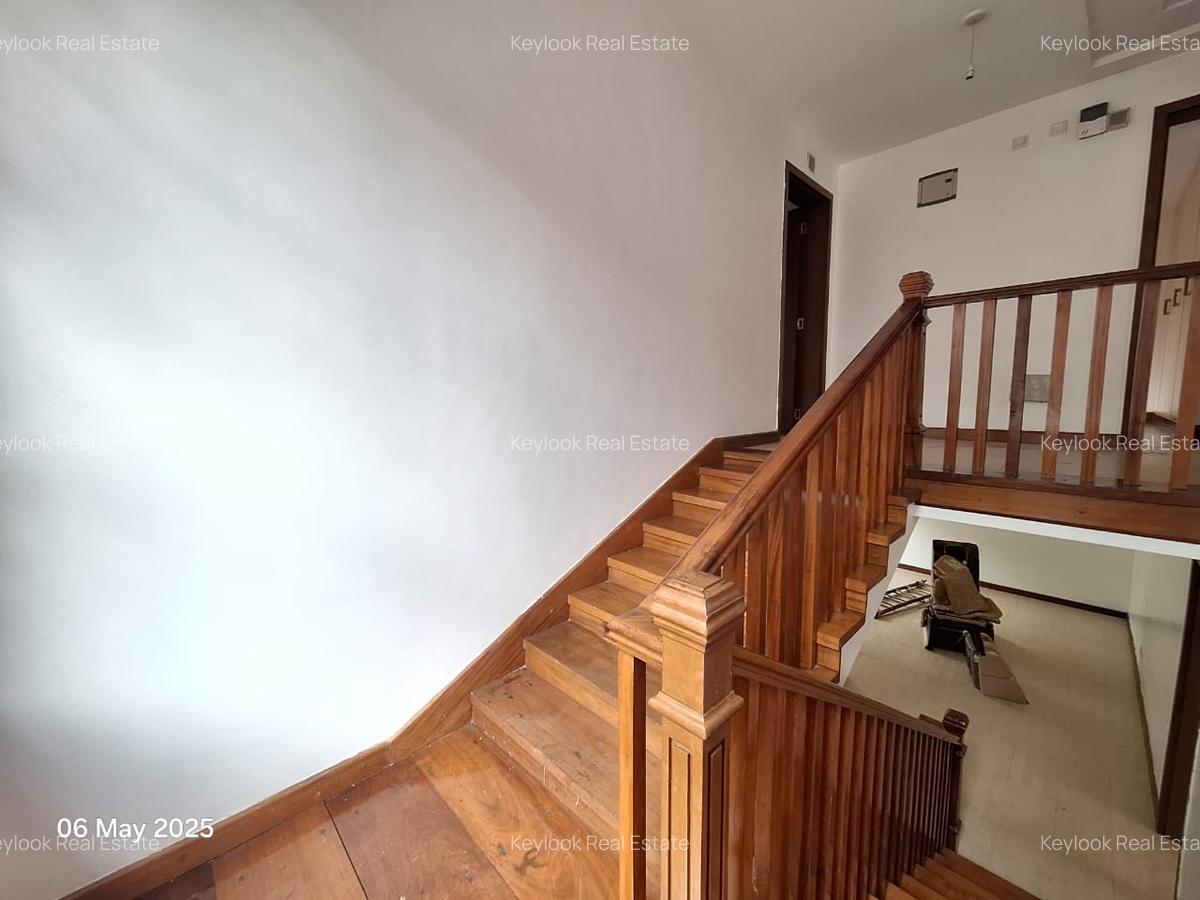 5 Bed Townhouse with En Suite at Lavington - 8