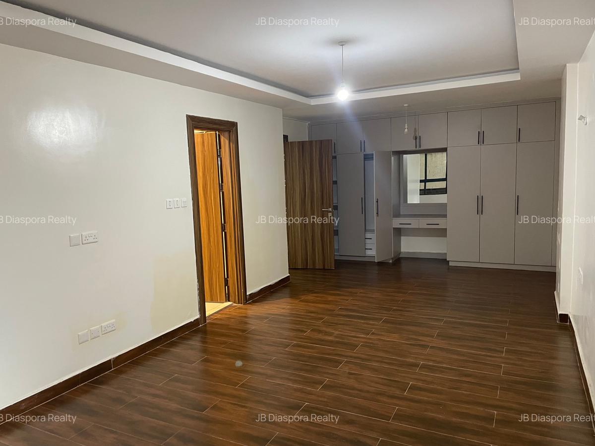 4 Bed Apartment with En Suite in Parklands - 6