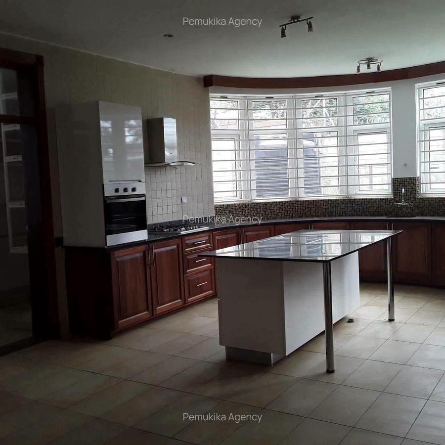 5 Bed Townhouse with En Suite in Rosslyn - 16