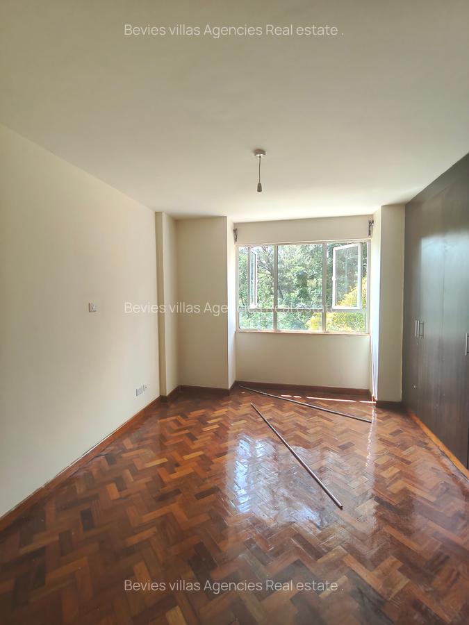 3 Bed Apartment with En Suite at Parklands - 8