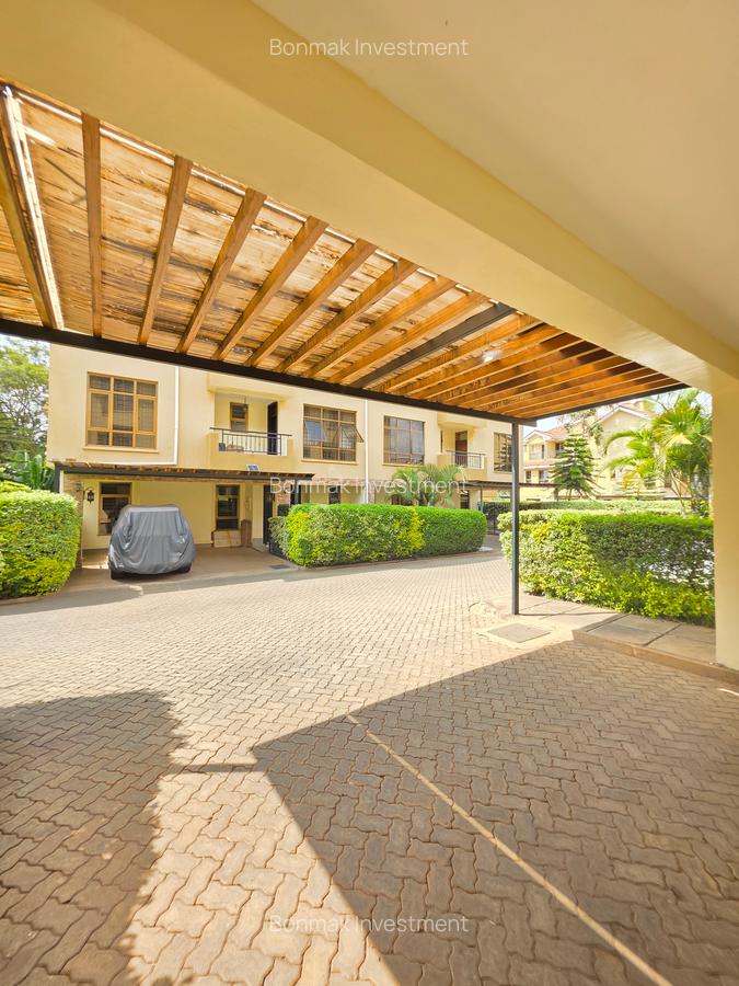 5 Bed Townhouse with En Suite at Lavington Green - 6
