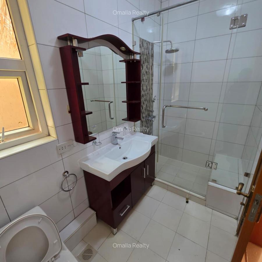 4 Bed House with En Suite in Riverside - 16