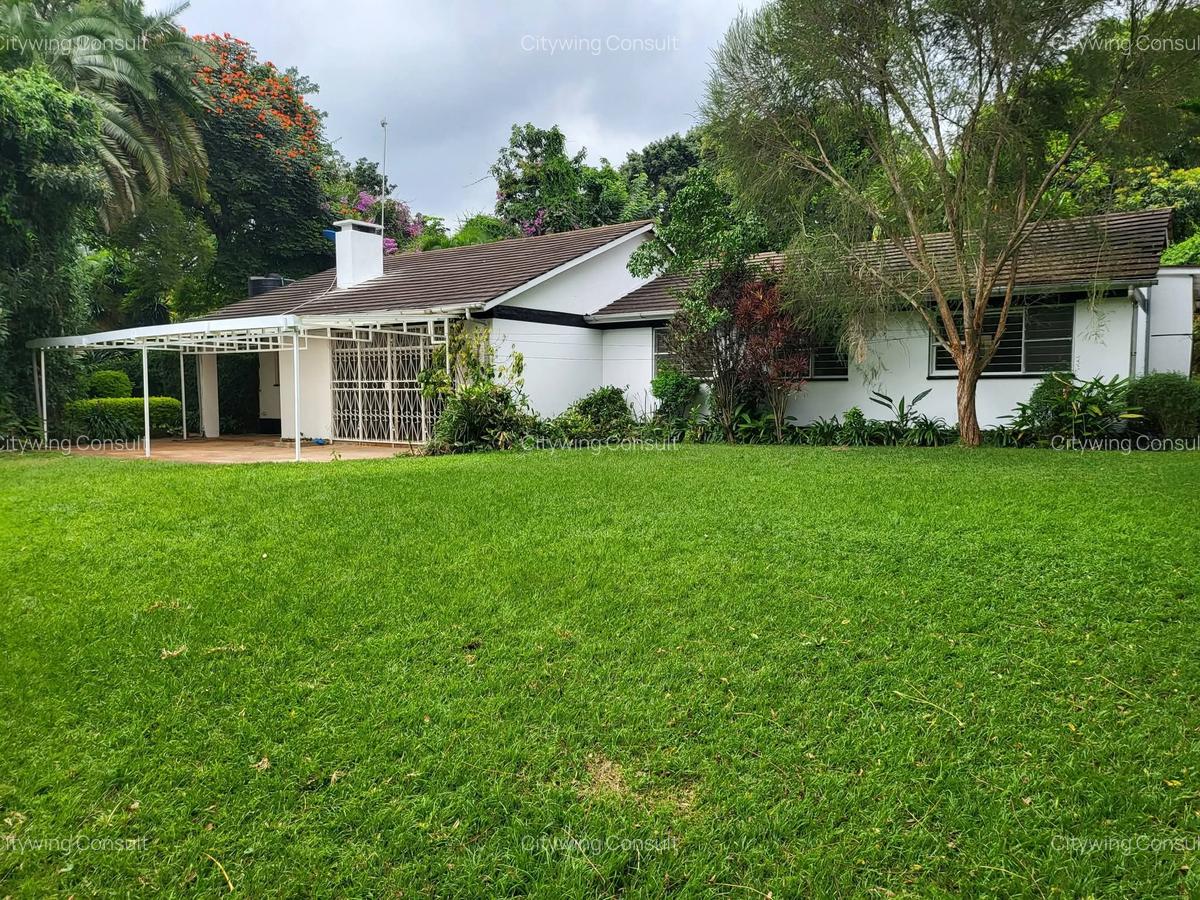 4 Bed House with En Suite at Crescent Road - 1