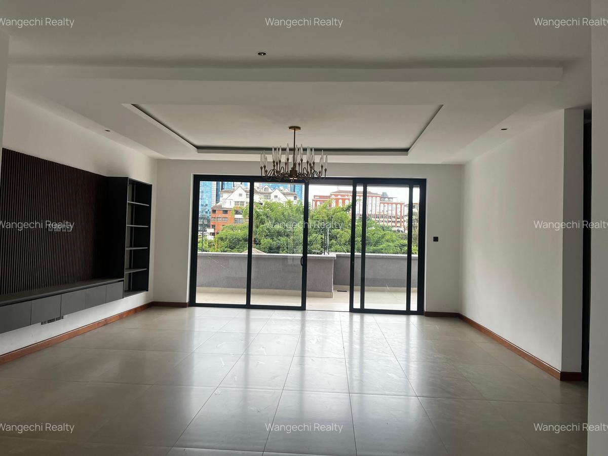 4 Bed Apartment with En Suite at Riverside Drive - 4