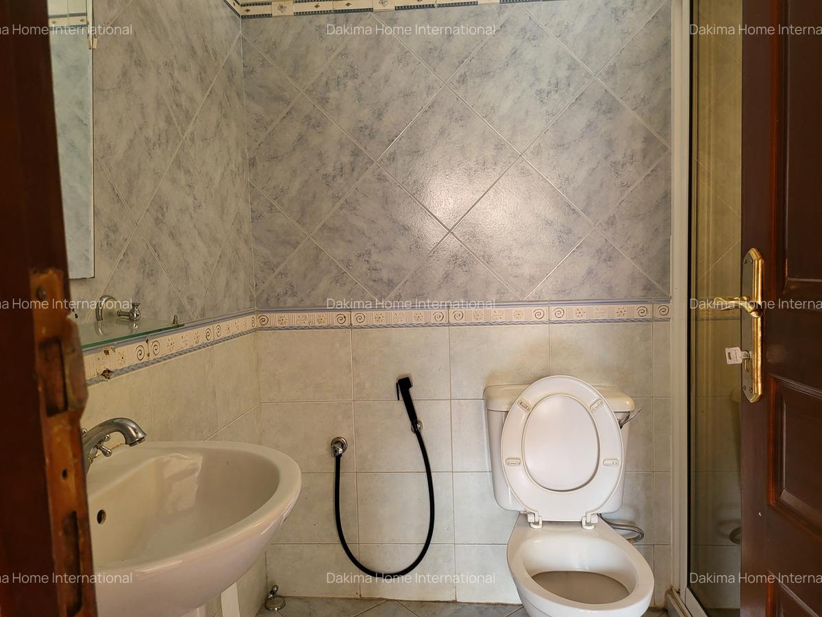 4 Bed Townhouse with En Suite in Brookside - 12