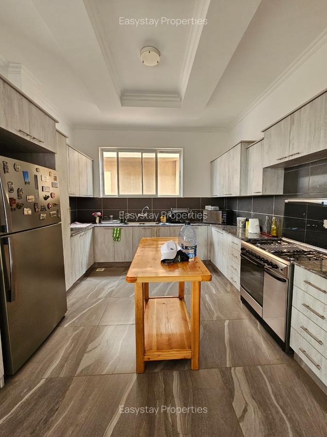 Furnished 1 Bed Apartment with En Suite in Riverside - 5