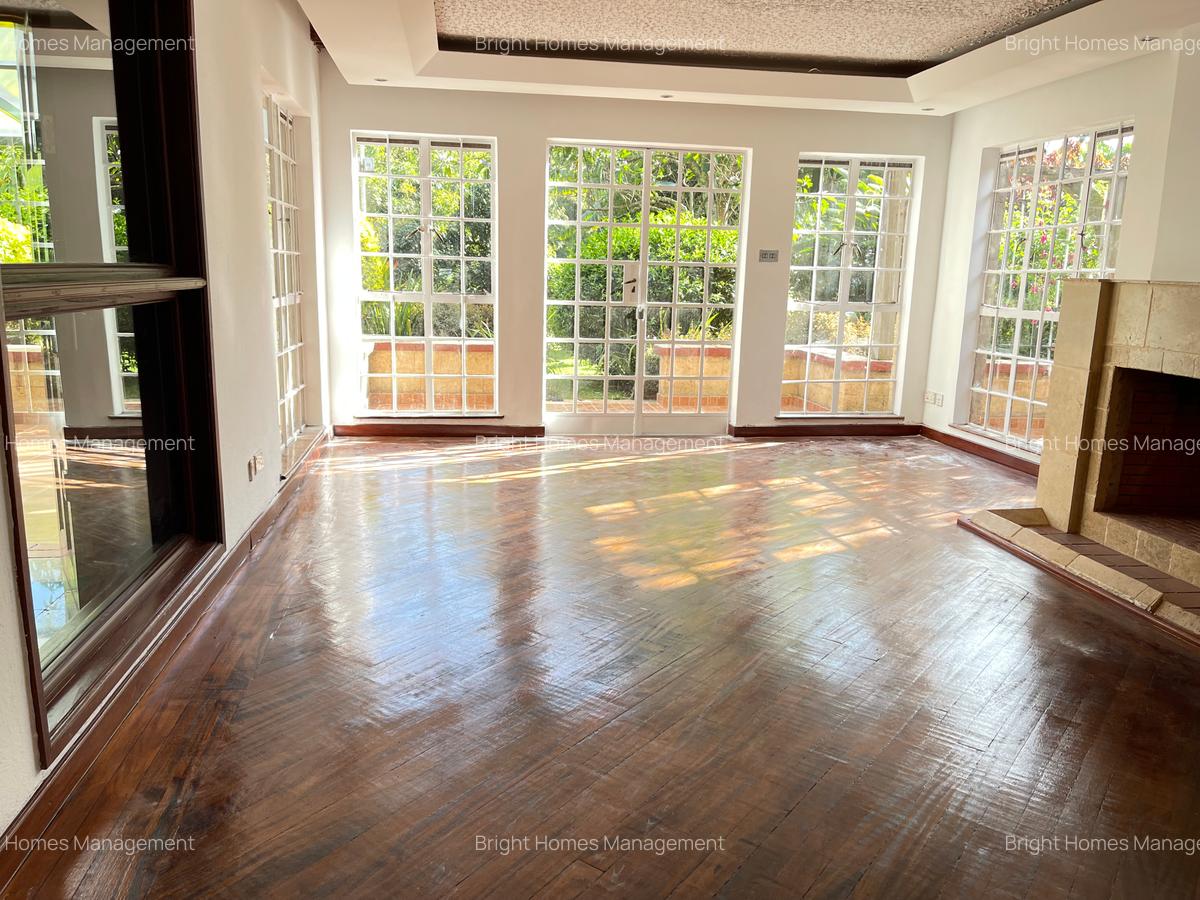 5 Bed Villa with En Suite in Spring Valley - 12