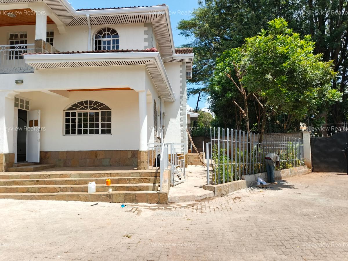 4 Bed Townhouse with En Suite at Lavington - 12