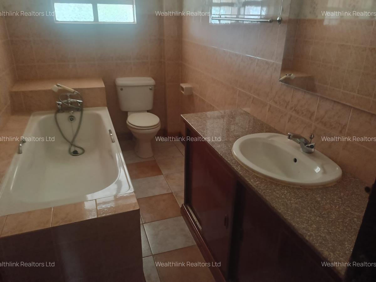 5 Bed House with En Suite at Nyari - 10