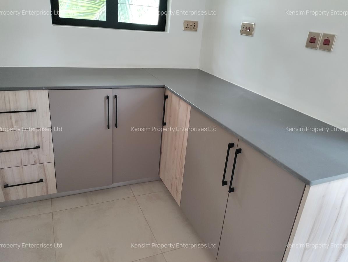 7 Bed Townhouse with En Suite in Runda - 11