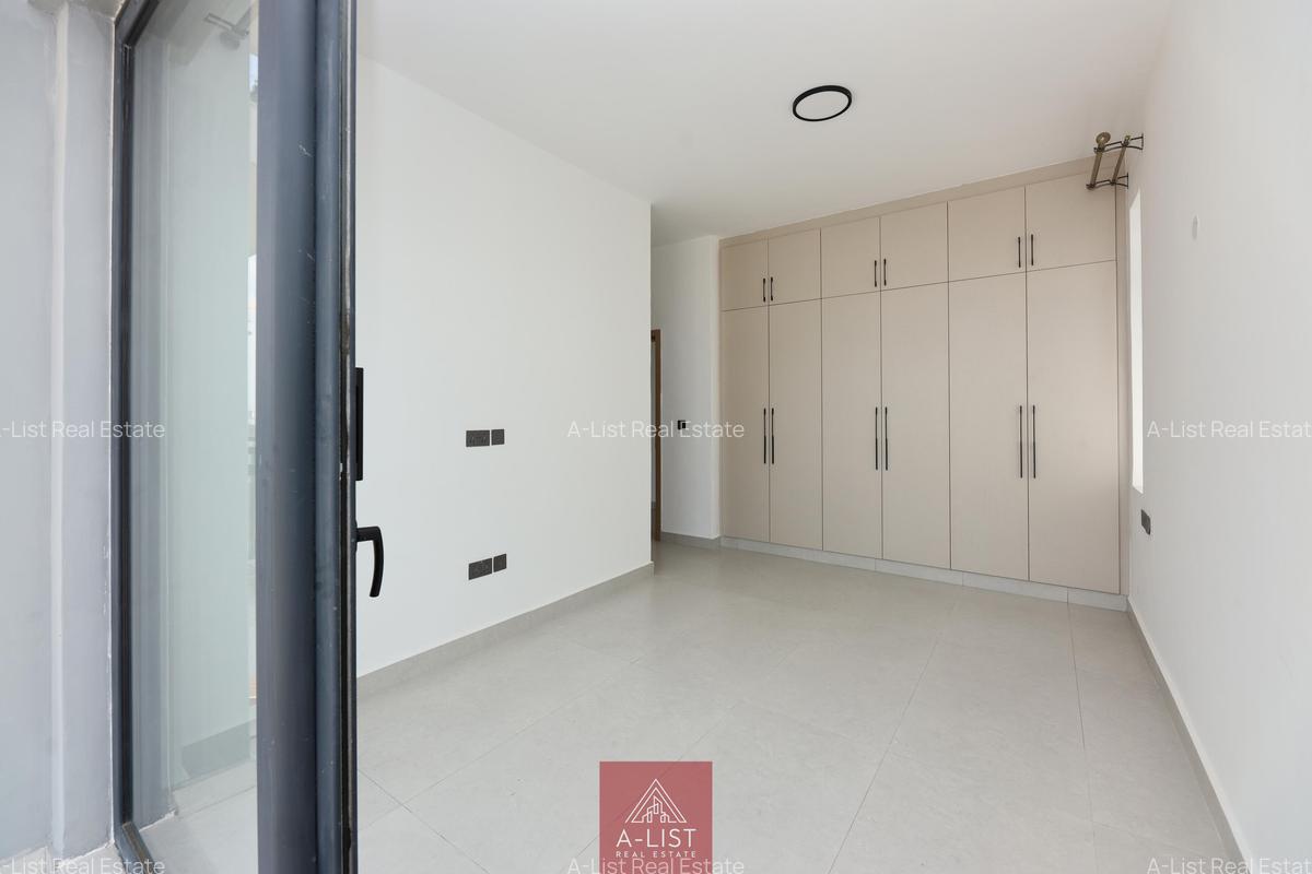 3 Bed Apartment with En Suite at Brookside Drive - 13