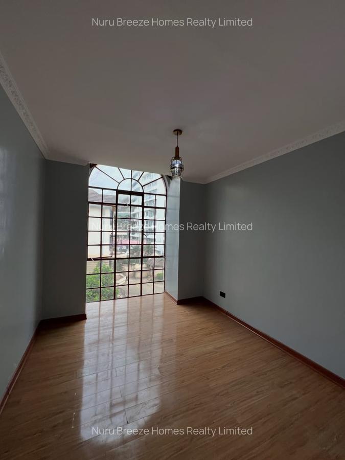 3 Bed Apartment with En Suite in Riverside - 11