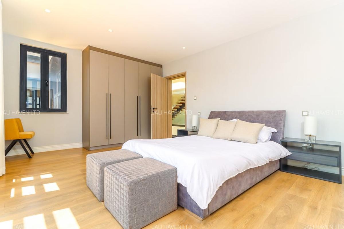5 Bed Villa with En Suite in Runda - 9