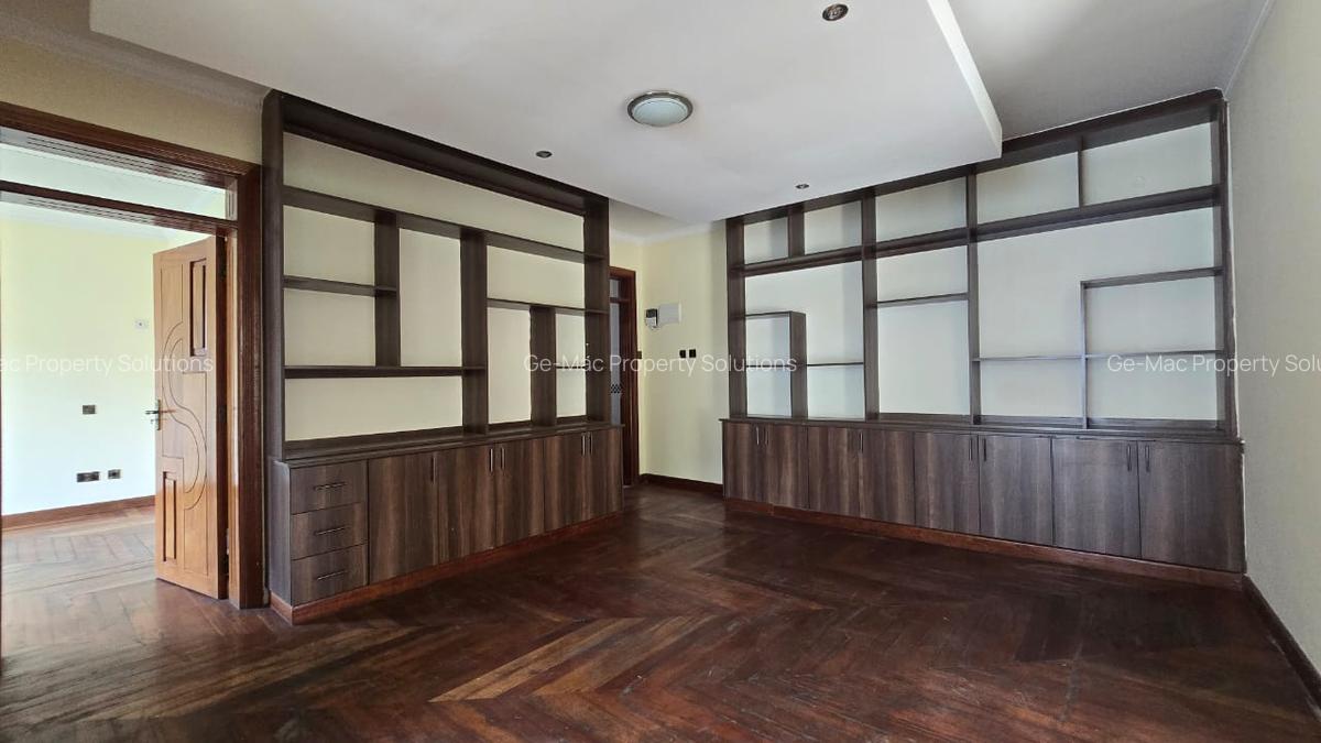 5 Bed Townhouse with En Suite in Lavington - 5