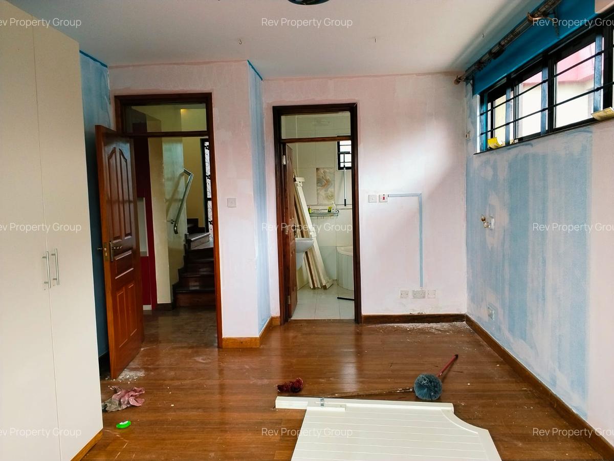 5 Bed Townhouse with En Suite in Lavington - 15