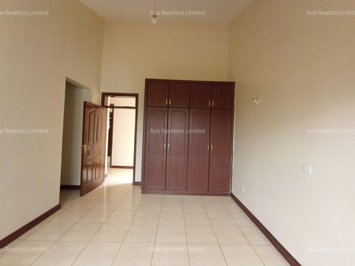 3 Bed Apartment with En Suite at Westlands - 12