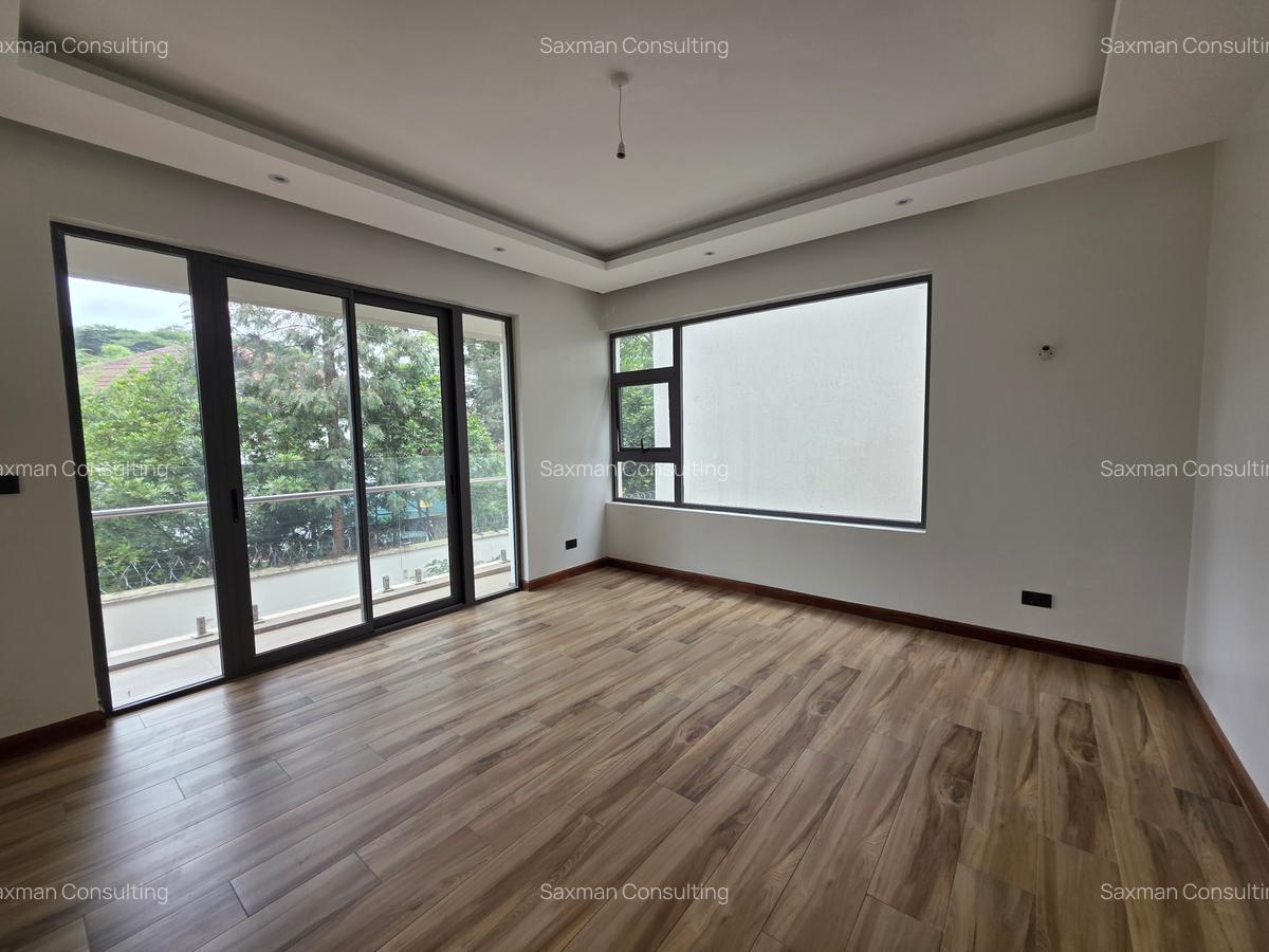 6 Bed Townhouse with En Suite in Lavington - 11