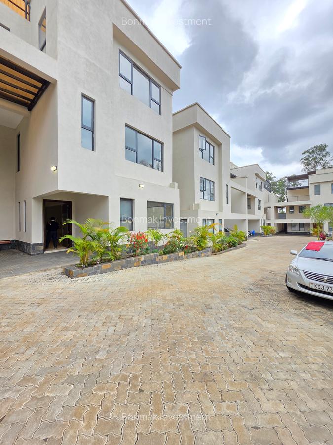 5 Bed Townhouse with En Suite at Lavington Green - 19