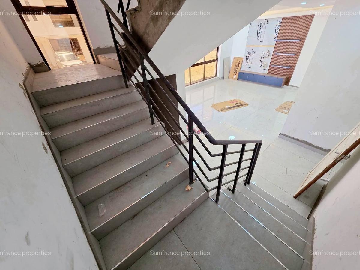 4 Bed Townhouse with En Suite at Coca-Cola - 3