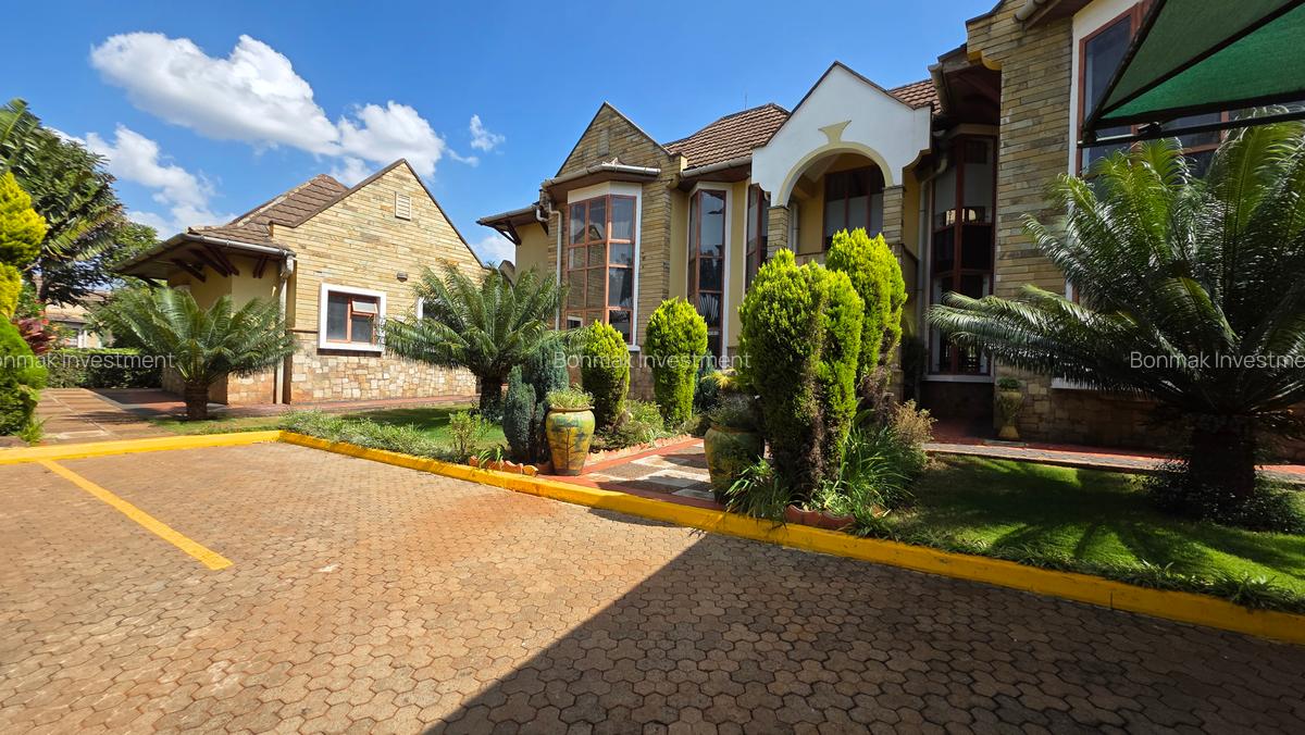5 Bed Townhouse with En Suite at Runda Park - 1