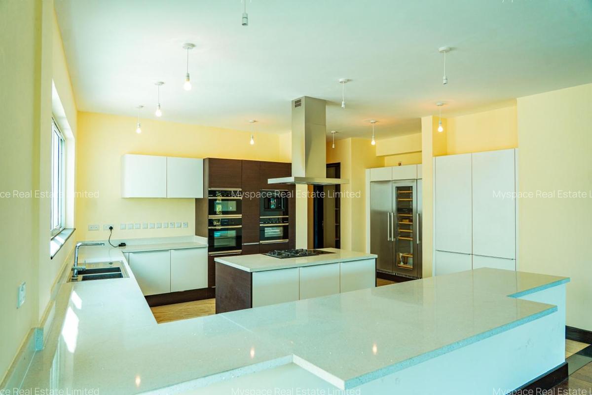 5 Bed Townhouse with En Suite in General Mathenge - 13