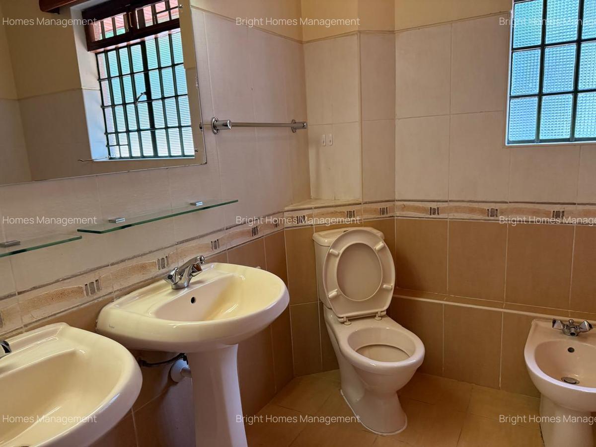 5 Bed Villa with En Suite in Nyari - 8