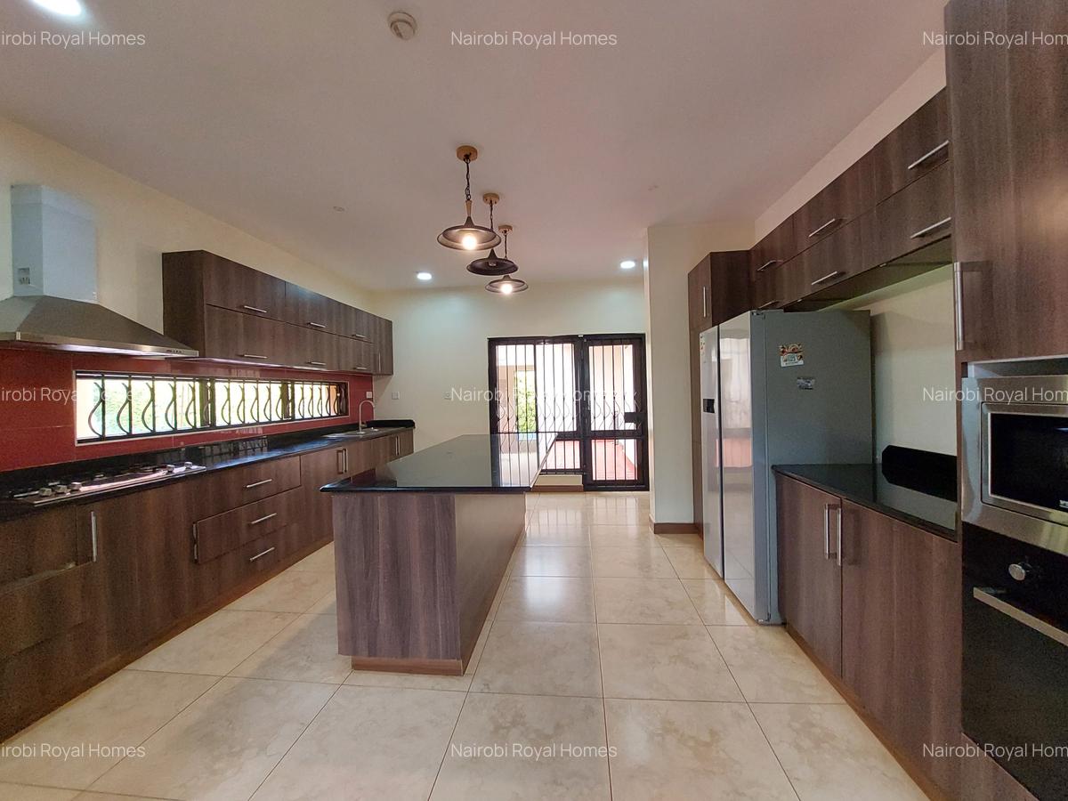 5 Bed Townhouse with En Suite at Runda Mumwe - 5
