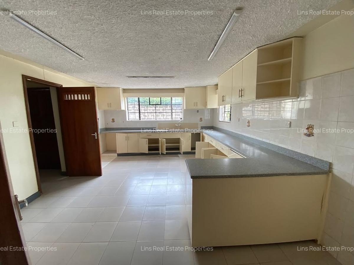 5 Bed House with En Suite in Runda - 7