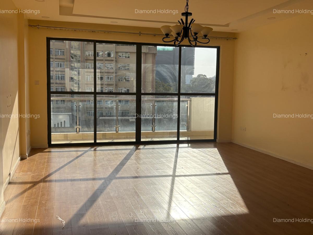 3 Bed Apartment with En Suite in Brookside - 14