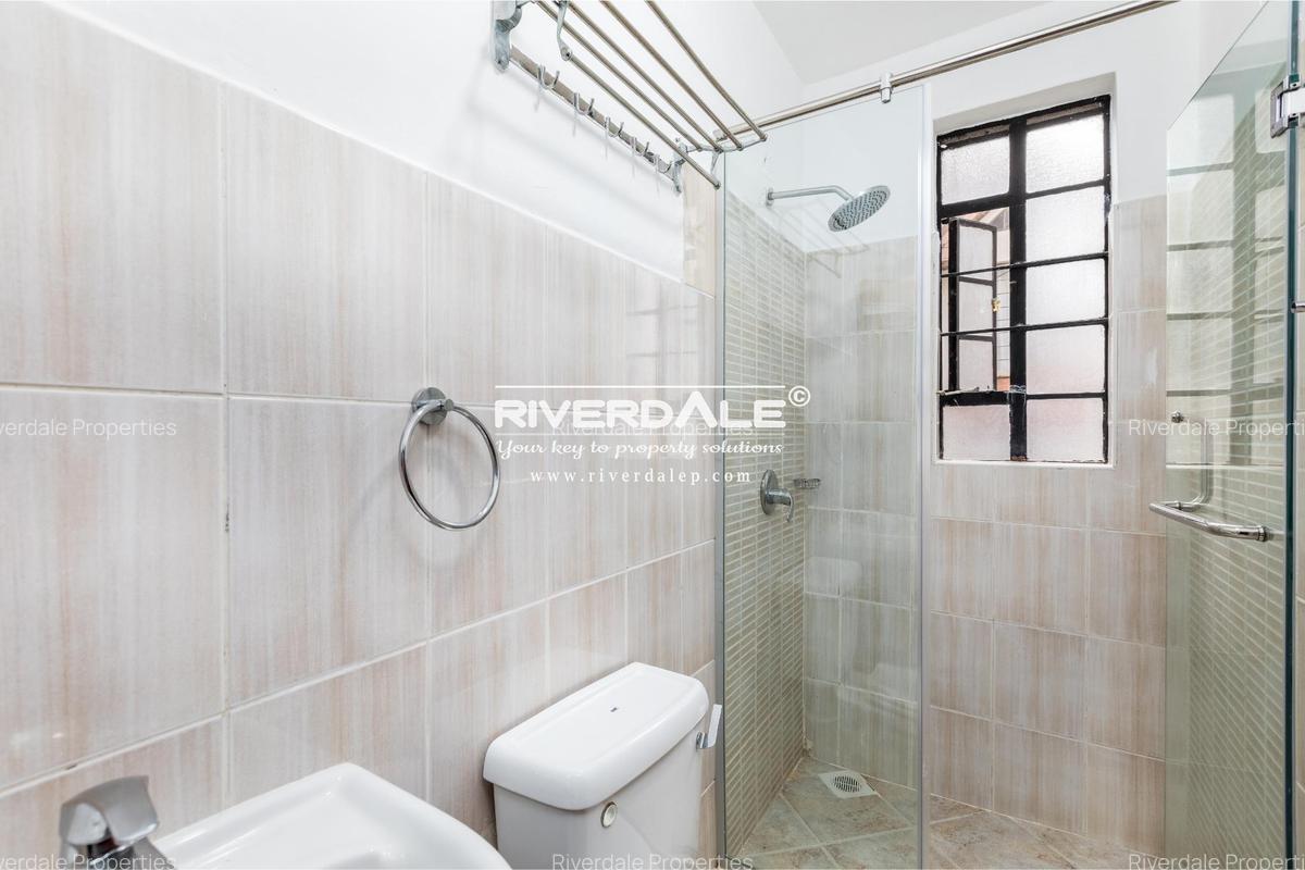2 Bed Apartment with En Suite in Brookside - 8