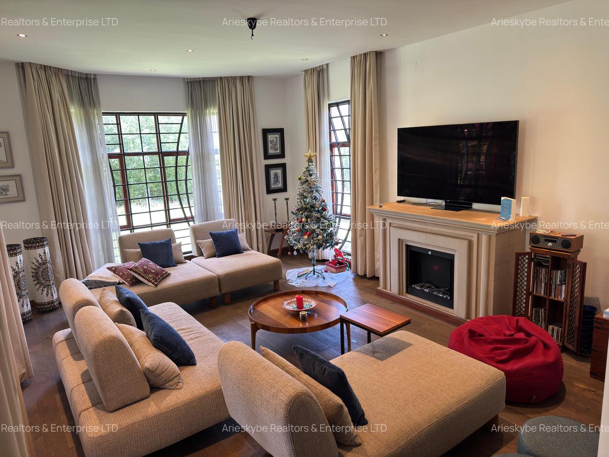 5 Bed Villa with En Suite in Runda - 3