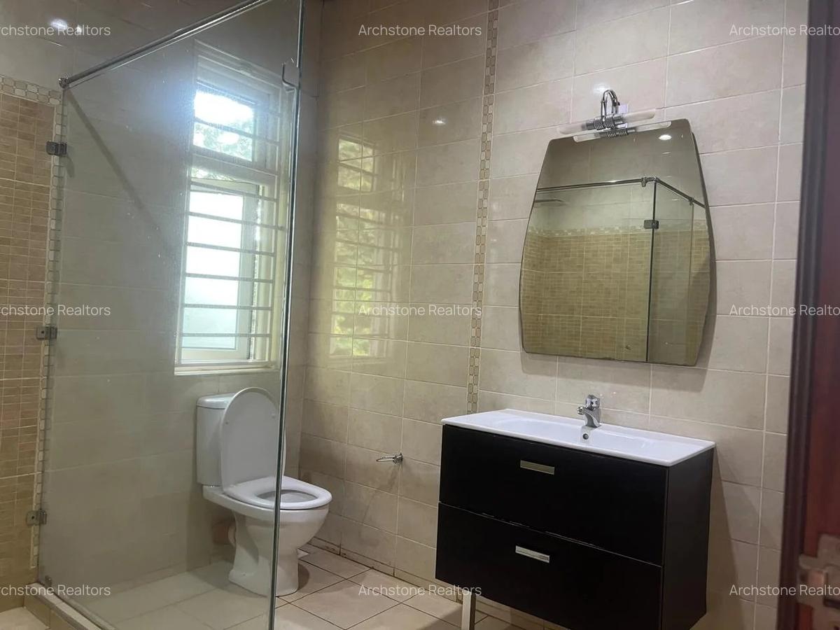 5 Bed Townhouse with En Suite in Rosslyn - 12