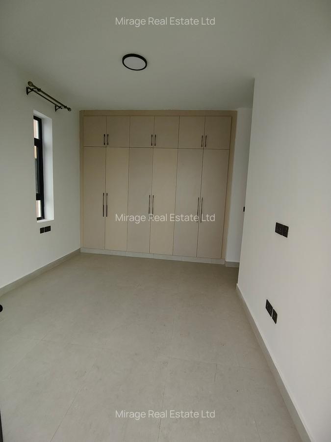 2 Bed Apartment with En Suite in Brookside - 6