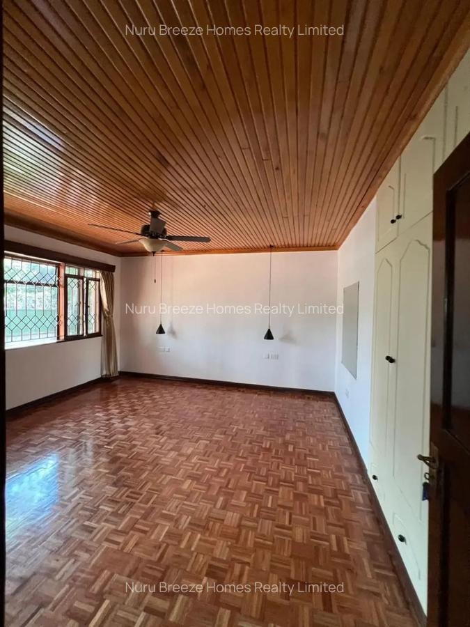 5 Bed House with En Suite in Runda - 16