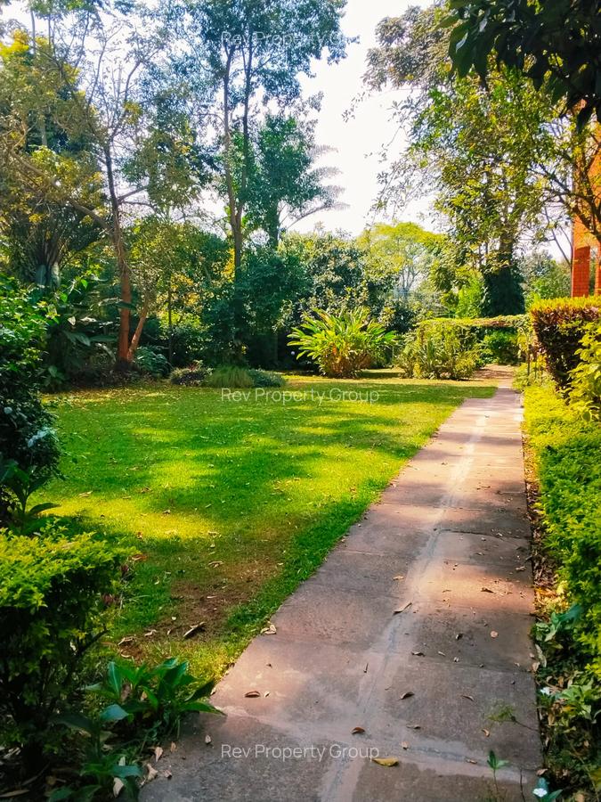 5 Bed Villa with En Suite in Rosslyn - 2
