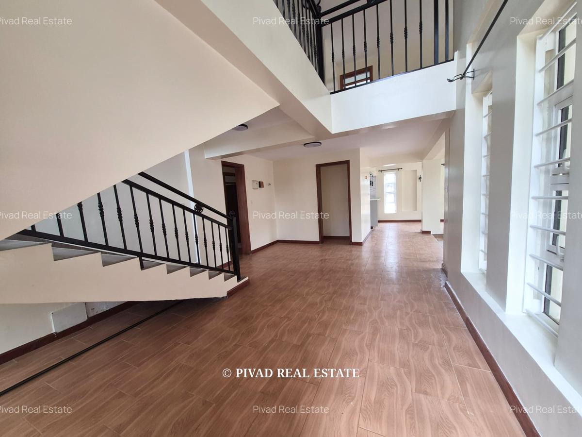 5 Bed Townhouse with Garden in Thome - 2