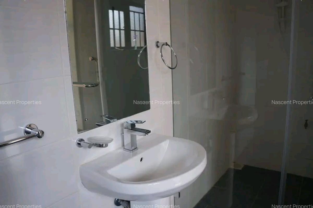 3 Bed House with En Suite in Nyari - 8