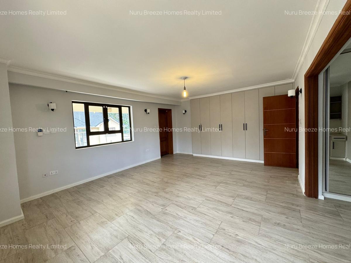 4 Bed Townhouse with En Suite in Lavington - 10