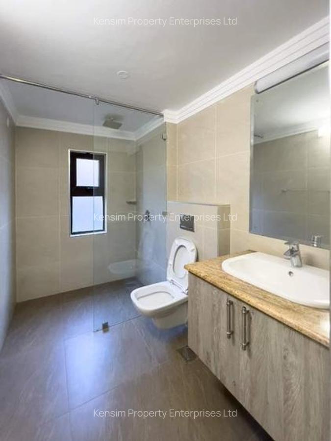5 Bed Townhouse with En Suite in Karen - 6