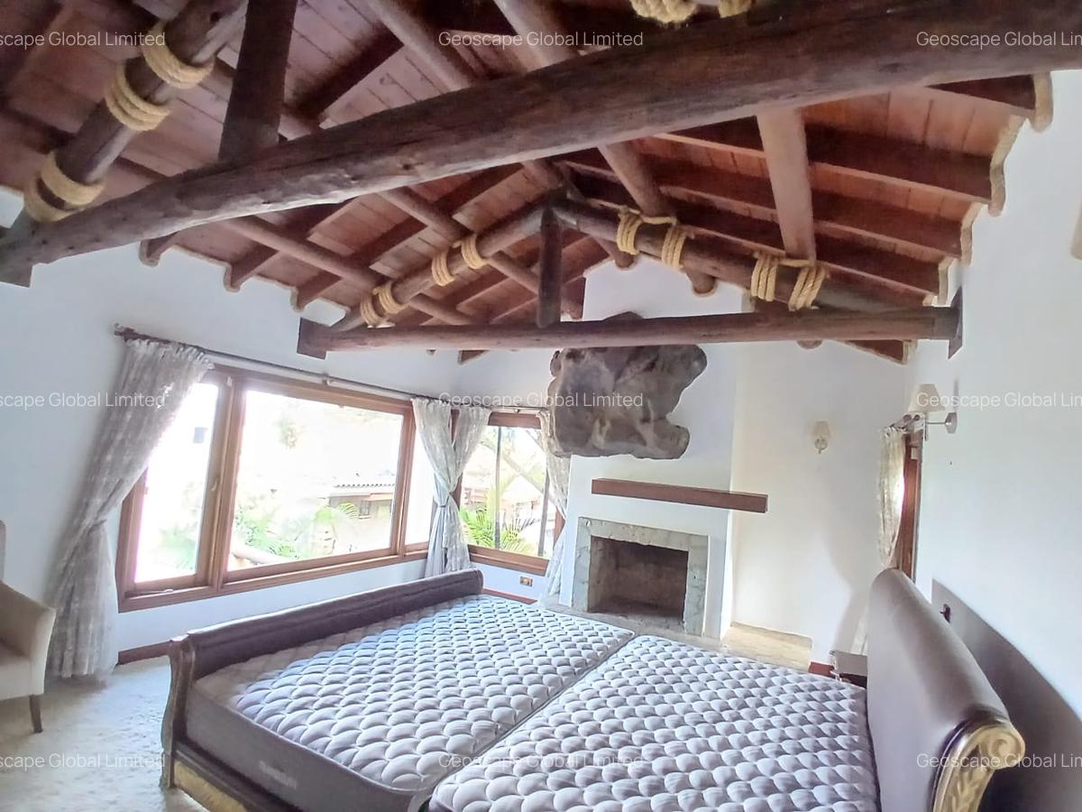 5 Bed House with En Suite in Runda - 11