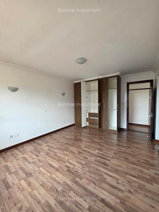 4 Bed Apartment with En Suite at Brookside Drive - 13